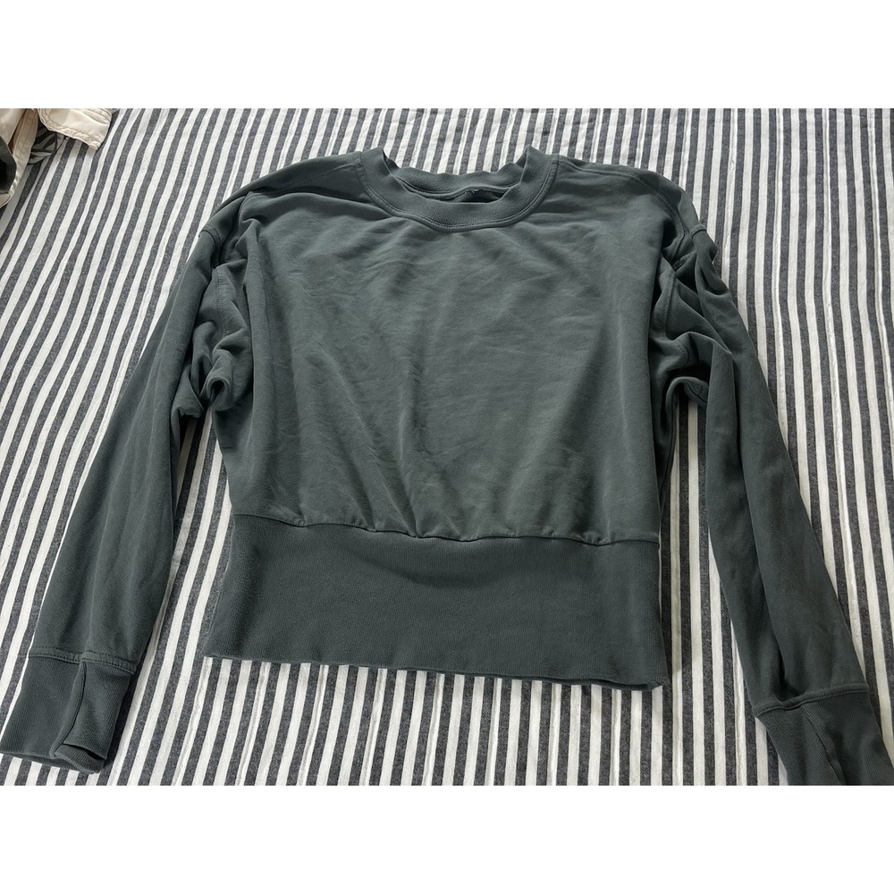 Athleta Women's Green Pullover Sweatshirt Size Medium Crop Thumb holes Crew Neck - Picture 7 of 8